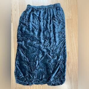 Mike & Tod Rayon skirt, beautiful blue. Fits like a medium.